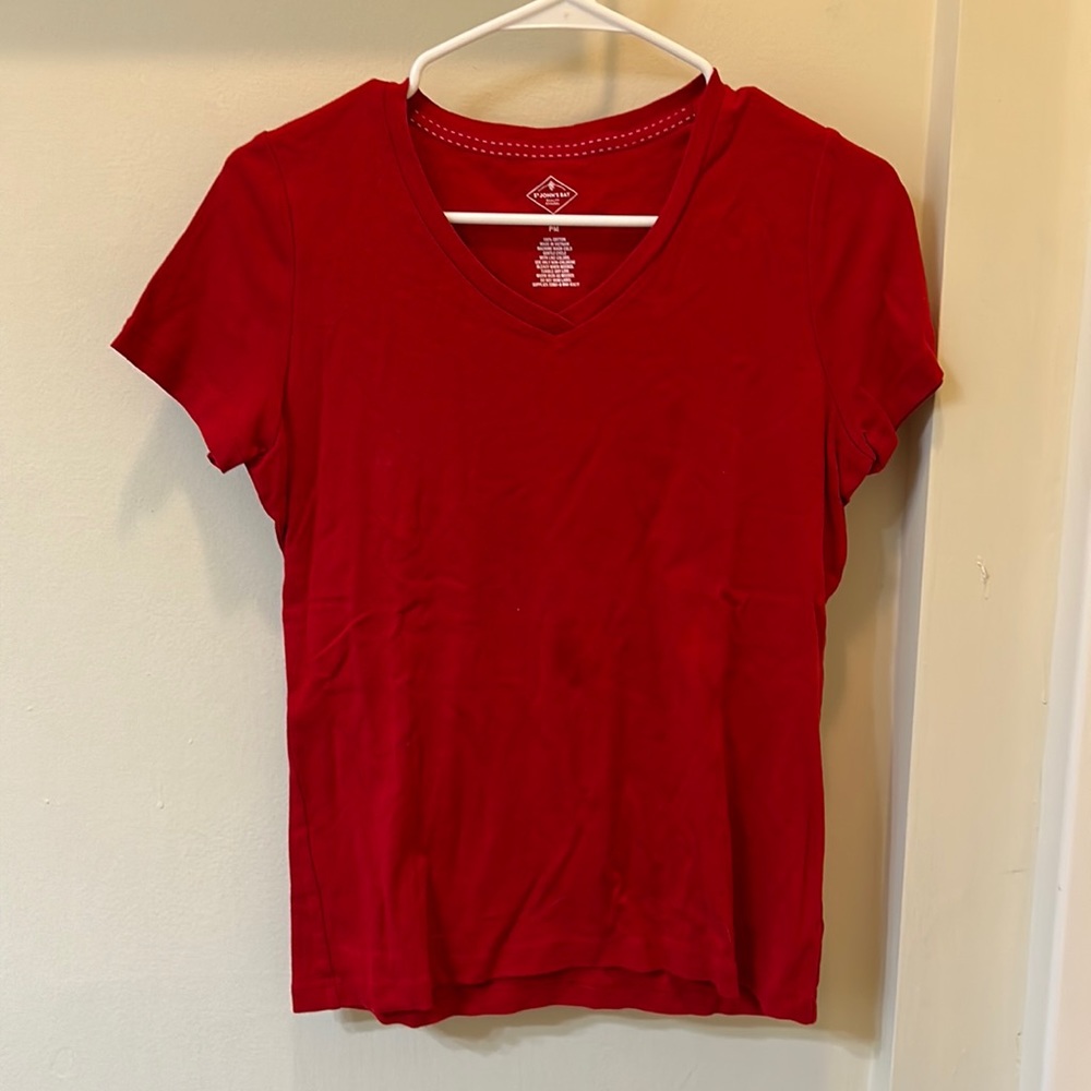 St. John’s bag red shirt sleeve cotton tee